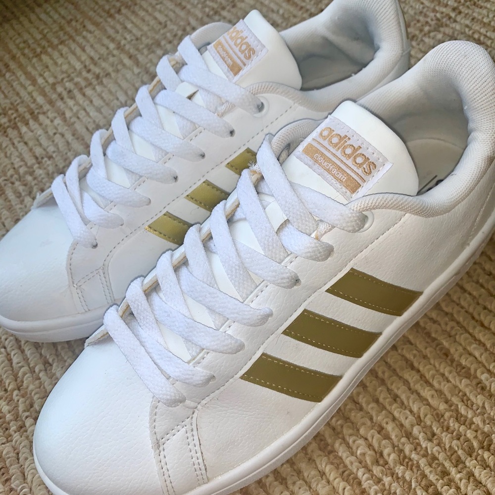 Adidas Cloud Foam sneakers SIZE 7.5/8